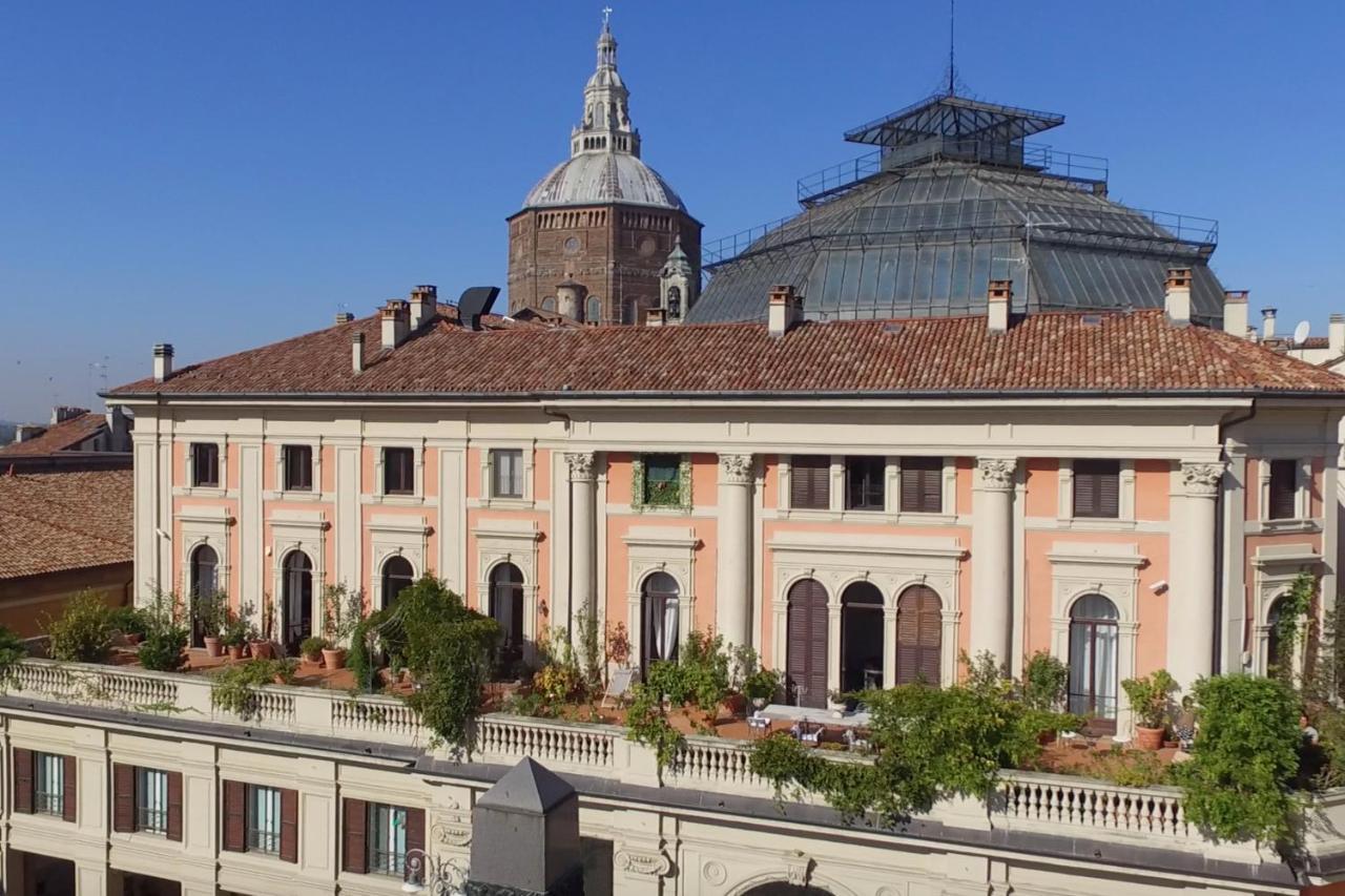 Arnaboldi Palace Pavia Exterior photo